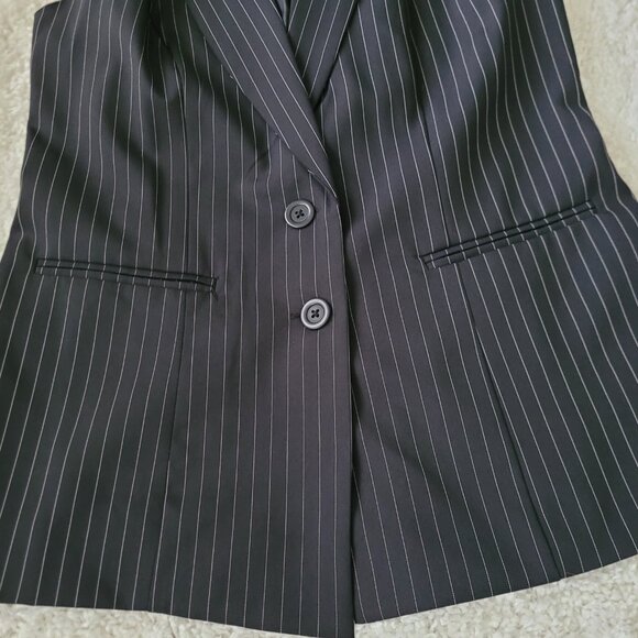 Bar III striped vest petite pantsuit. Pants are size 2P and vest is petite small - Picture 4 of 9